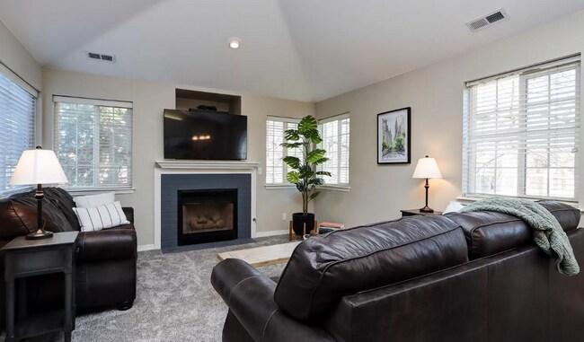 Building Photo - Beautiful Condo In Surprise Valley!