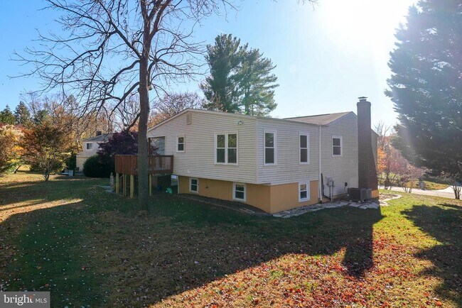 Building Photo - 10622 Cavalcade St