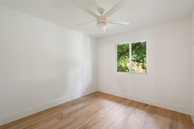 Building Photo - 1800 Nicole Cir