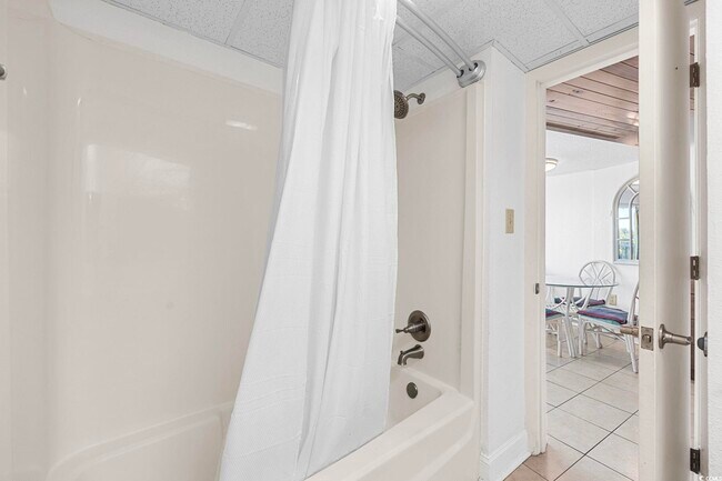 Building Photo - 202 70th Ave N