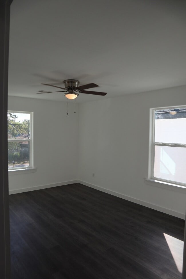 Building Photo - 6011 Wedgefield St