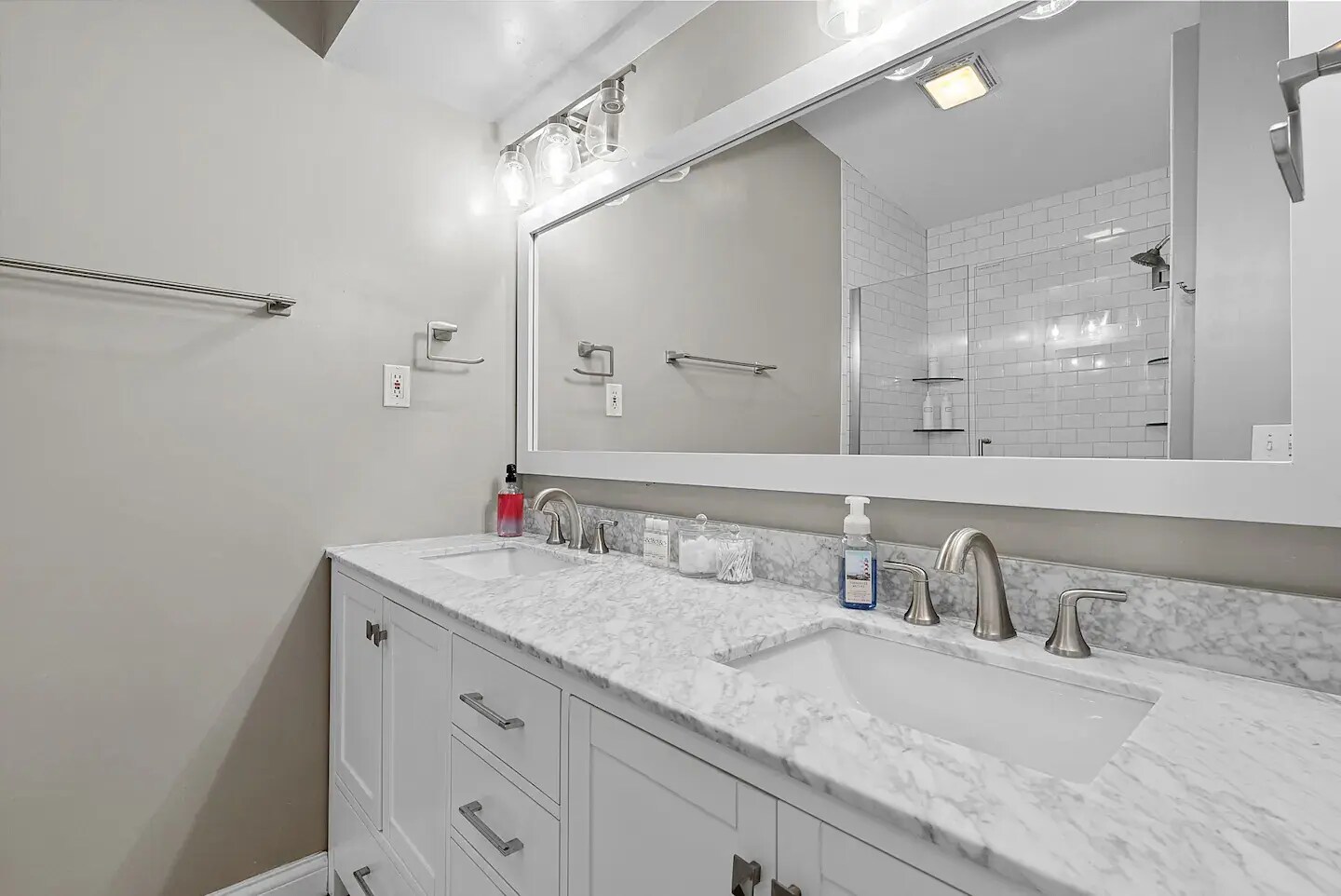 Building Photo - 950 N 6th St