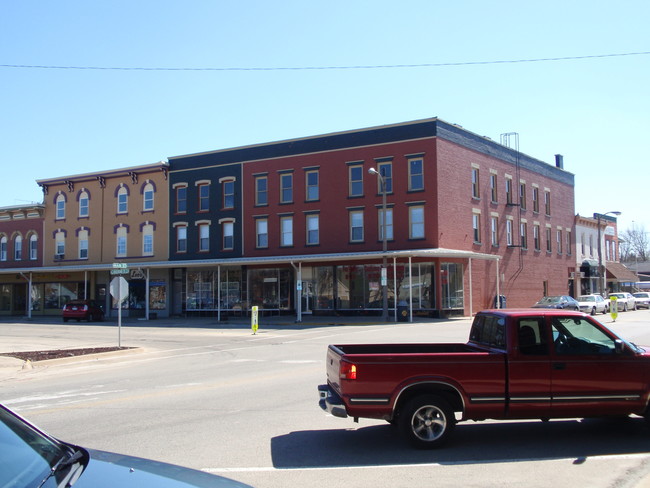 Building Photo - 8 E Railroad St