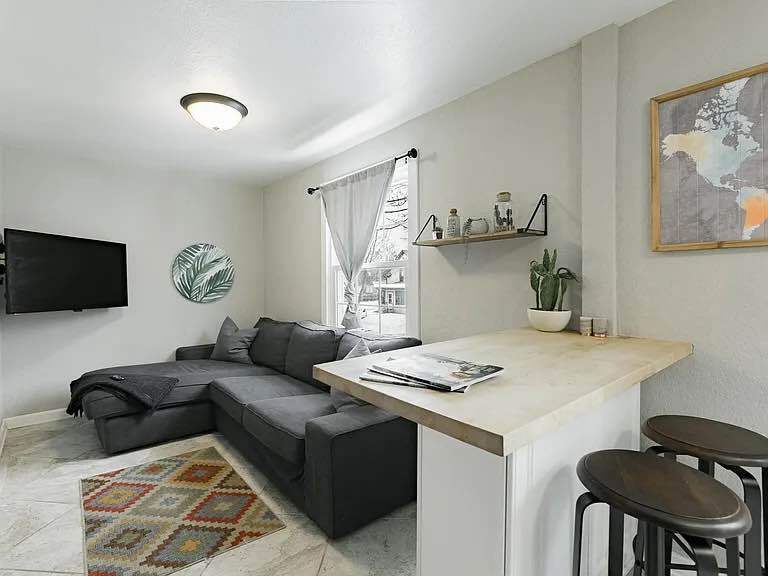 Building Photo - 1541 Charles Ave