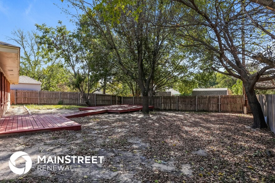 Building Photo - 1600 E Bankhead Dr