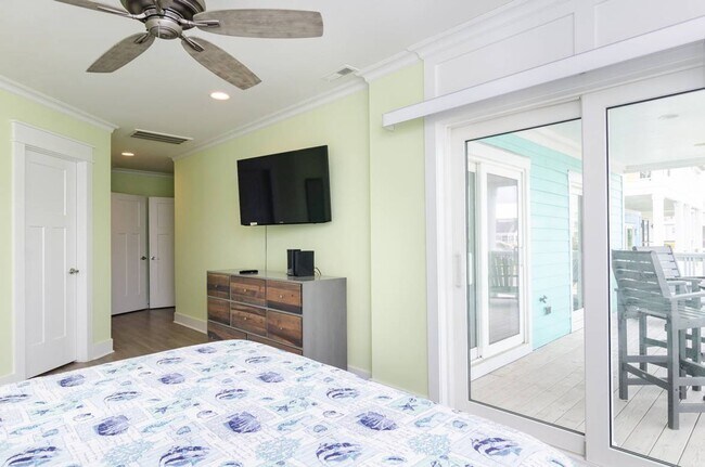 Building Photo - 1211 Fort Fisher Blvd N