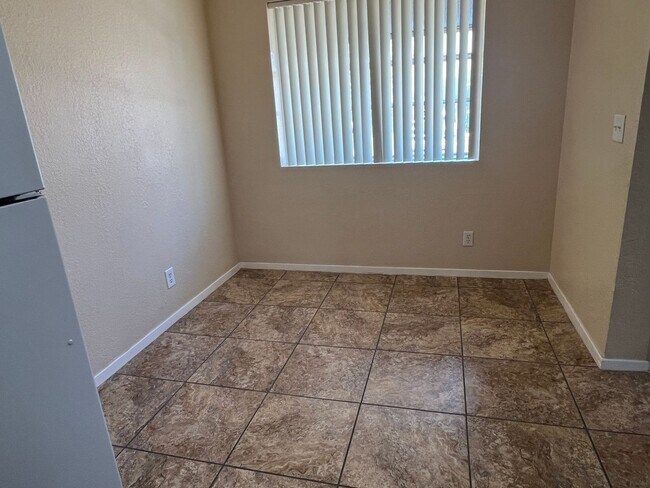 Building Photo - Best kept Fourplex- Mature Landscaping