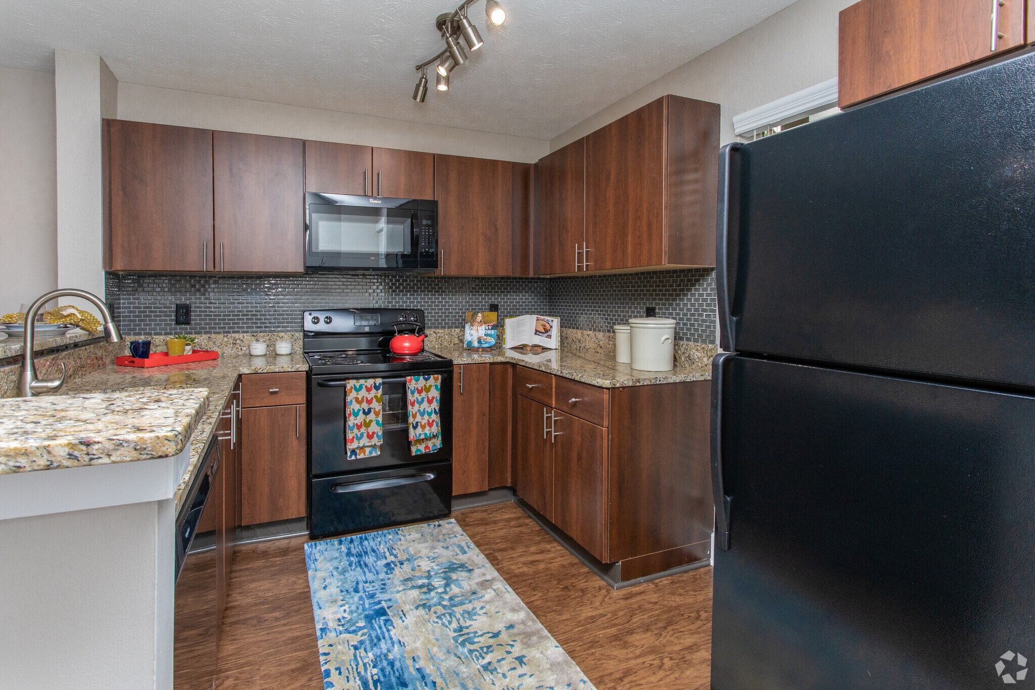 2BR, 2BA - 1000SF - Harbor and Pine