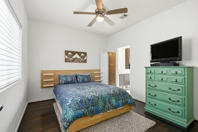 Building Photo - 4704 Crawford St