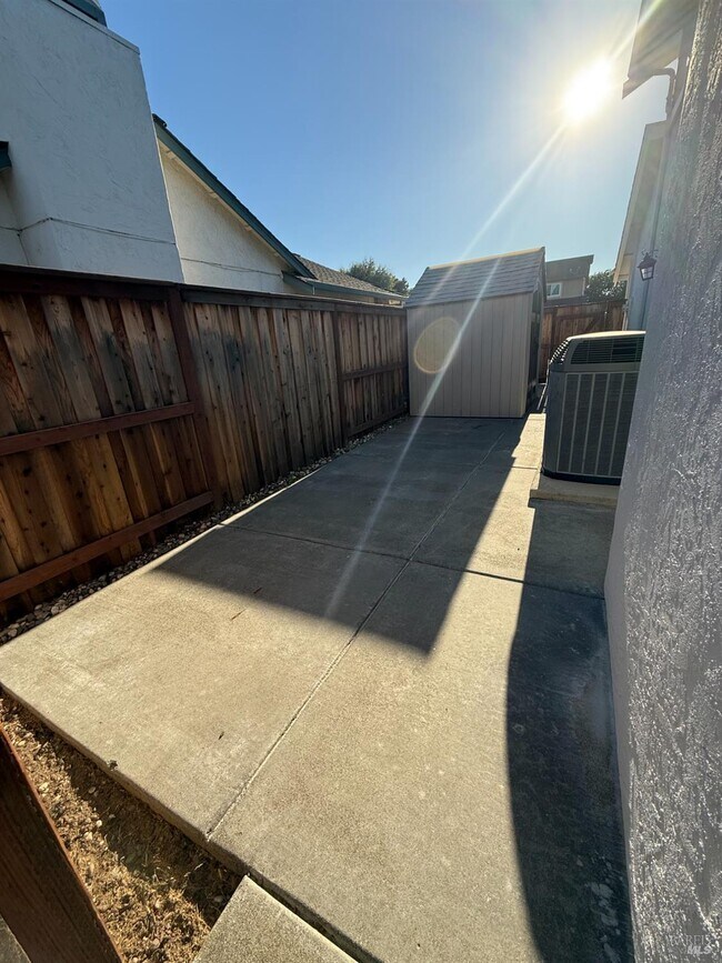 Building Photo - 503 Lupine Cir