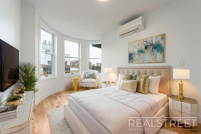 Building Photo - Modern New Construction 1-Bedroom Apartmen...