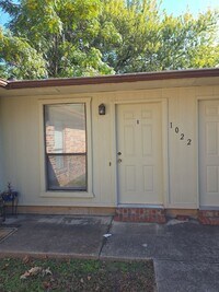 Building Photo - 1022 N Parker Rd