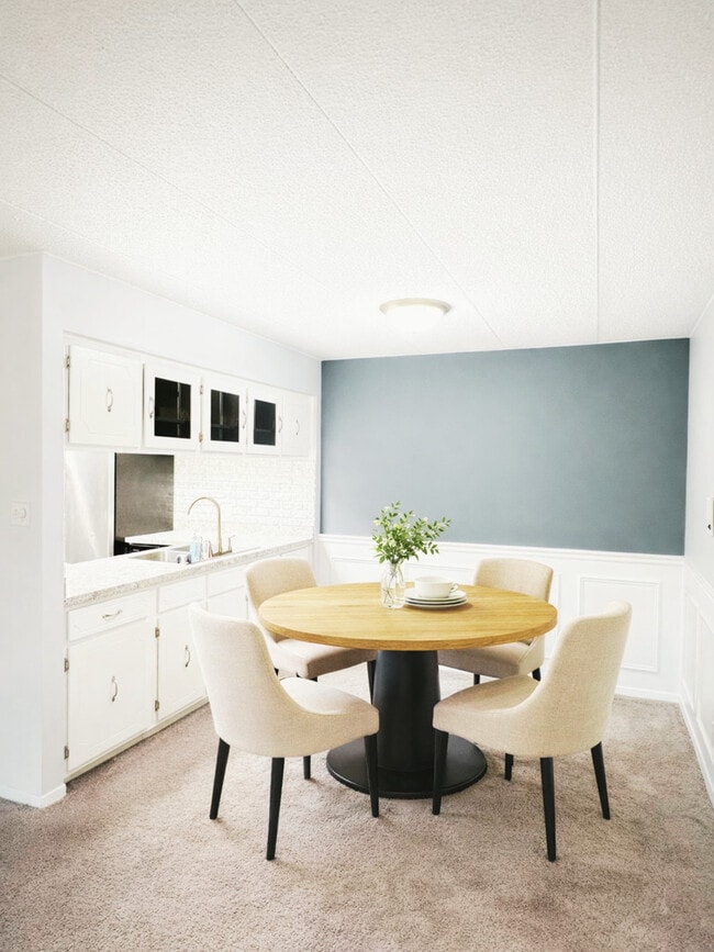 Building Photo - 13635 Lamon Ave