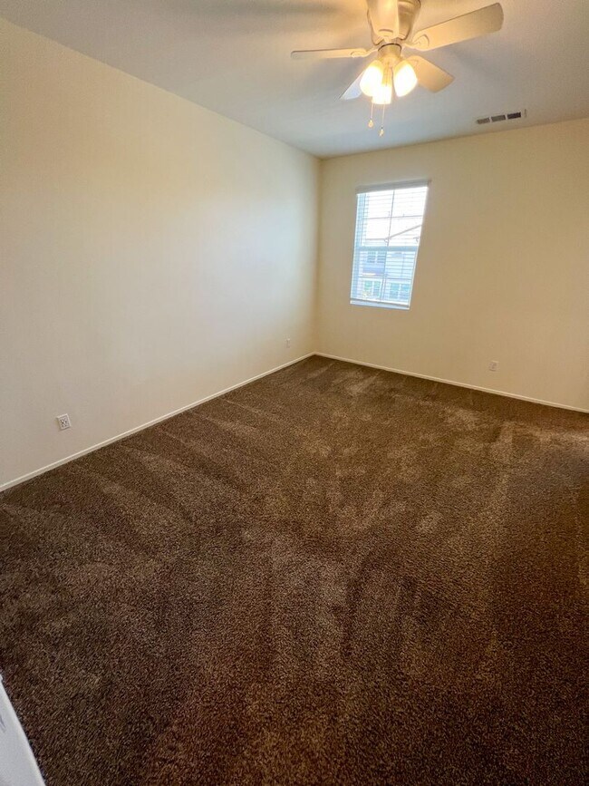 Building Photo - 2 bedroom Condo with a LOFT located in Menifee!