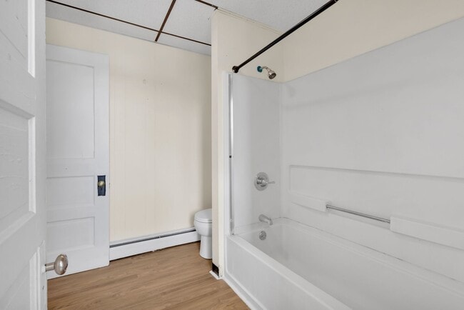 Building Photo - ? Spacious 4-Bedroom Home in Allentown – M...