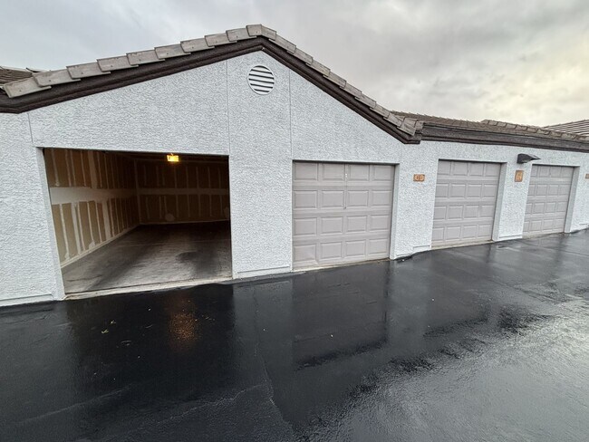 Building Photo - Beautiful 1Bed/1Bath/1Car 2nd floor Condo located in the beautiful Tuscano Gated Community!