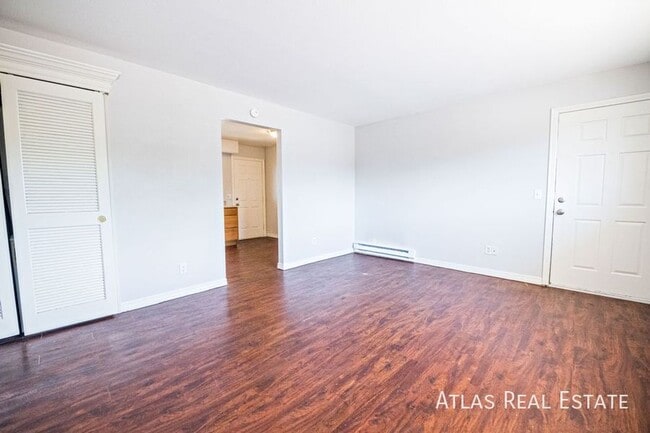 Building Photo - 950 Bishop Ct
