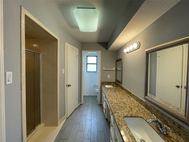 Building Photo - 7918 Midland Forest Dr