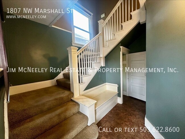 Building Photo - 3 Bed/ 1 Bath Duplex with Finished Attic -...