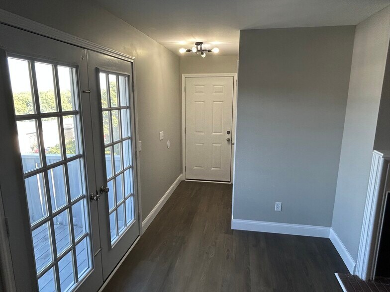 Building Photo - 112 Prescott Pl