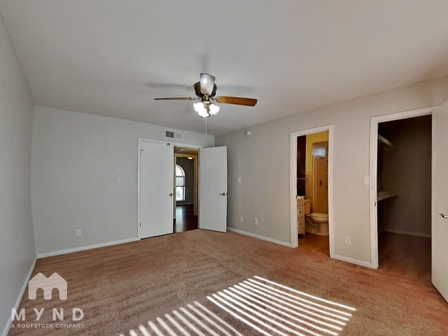 Building Photo - 725 W Utopia Rd