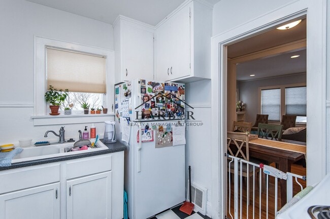 Building Photo - Updated Craftsman Living: 2BR/2BA + Den in NW Rochester