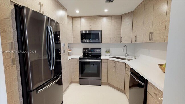 Building Photo - 5601 Collins Ave