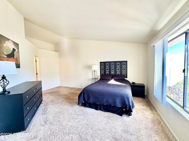 Building Photo - 9970 N Colony Dr