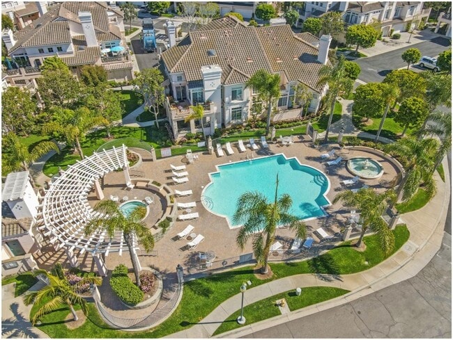 Building Photo - 2 Bedroom Condo in the Breakers!