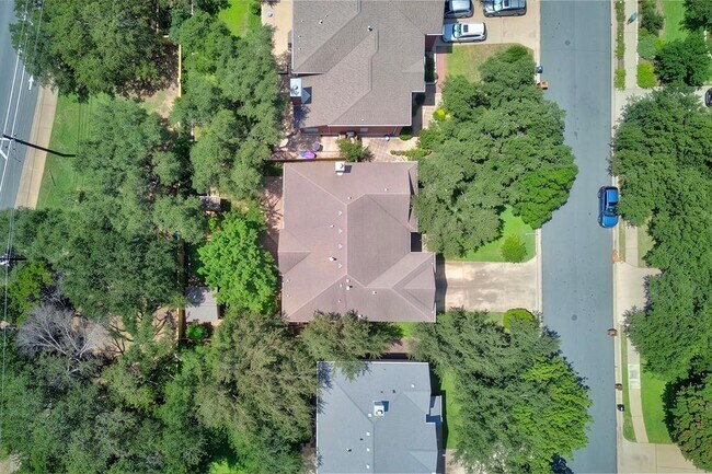 Building Photo - 7021 Gentle Oak Dr
