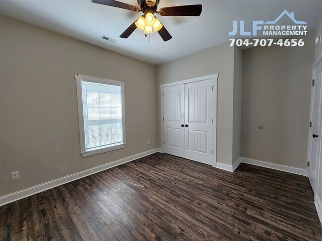 Building Photo - Charming 3 Bed/2 Bath Ranch in Kings Mount...
