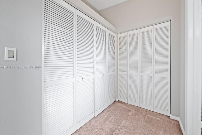 Building Photo - 6654 NW 173rd Ln