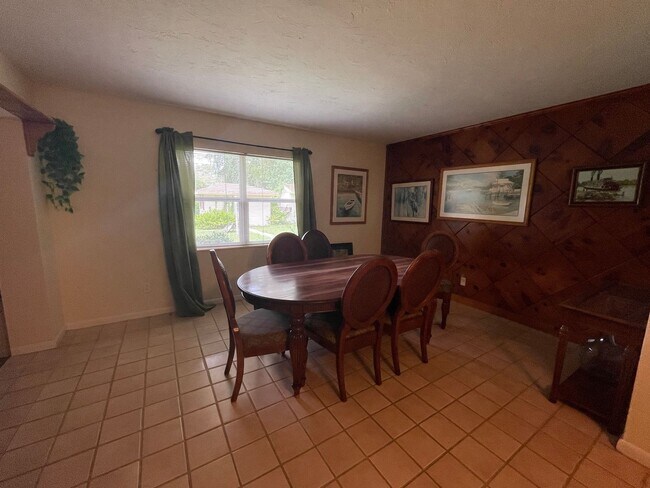 Building Photo - Fully Furnished 3BR/2BA Home in Dunnellon ...