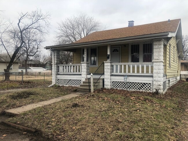 Building Photo - 2937 Iowa St