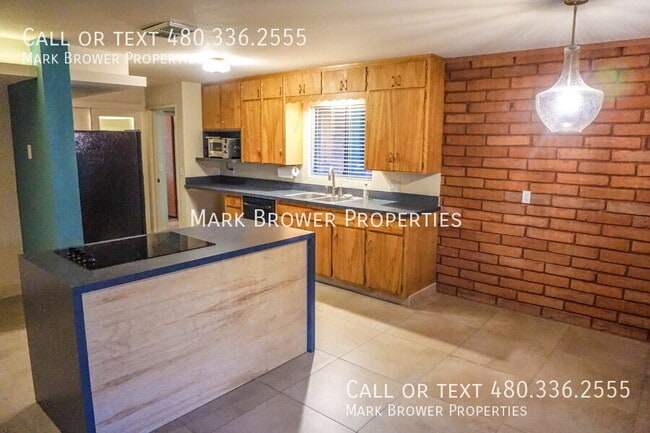 Building Photo - 505 E Loma Vista Dr