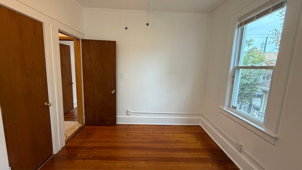 BEDROOM #1 - 33 Jefferson Ave