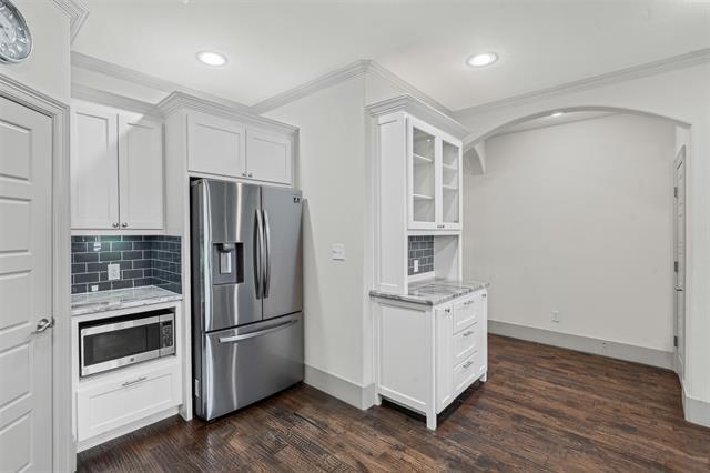 Building Photo - 3818 W 7th St