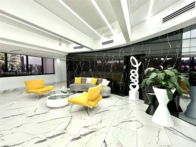 Building Photo - 1904 S Ocean Dr