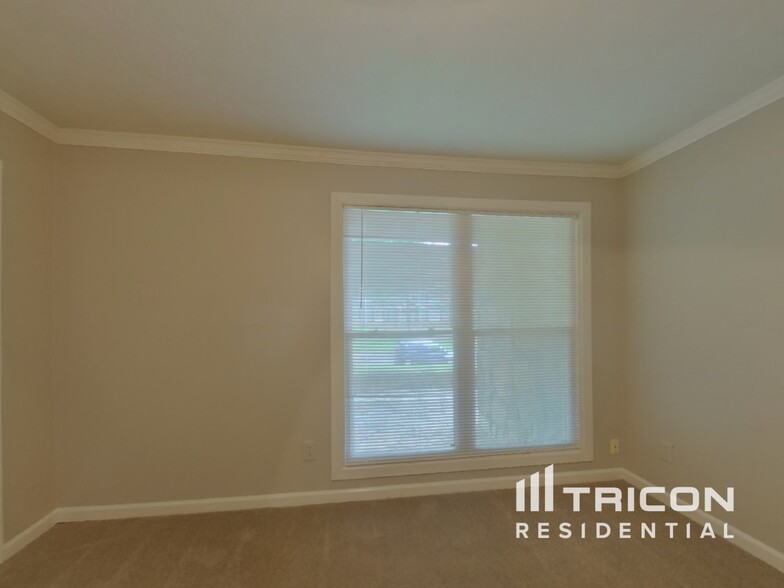 Building Photo - 2544 Highland Dr SE