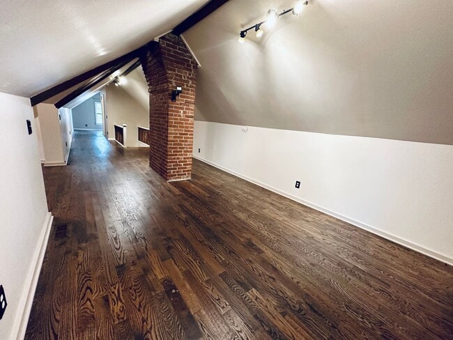Building Photo - {8100} Picture Perfect Leawood Cottage + C...