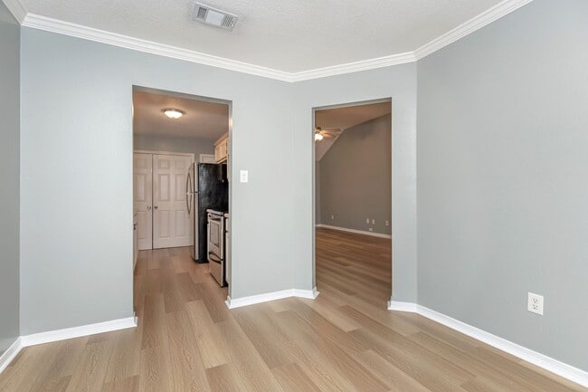 Building Photo - Freshly Renovated Rental Property