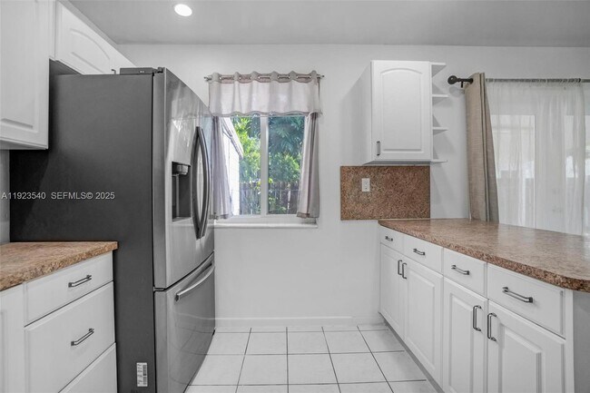 Building Photo - 601 SW 64th Pkwy