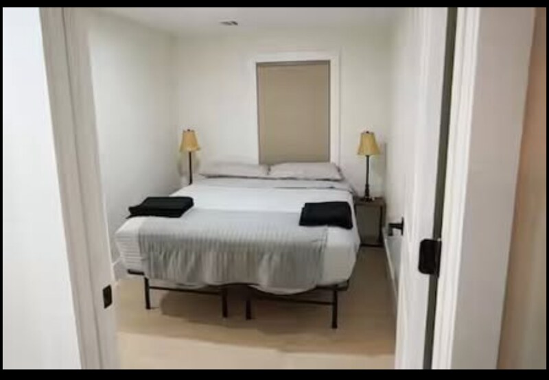 Building Photo - 466 Avon Ave