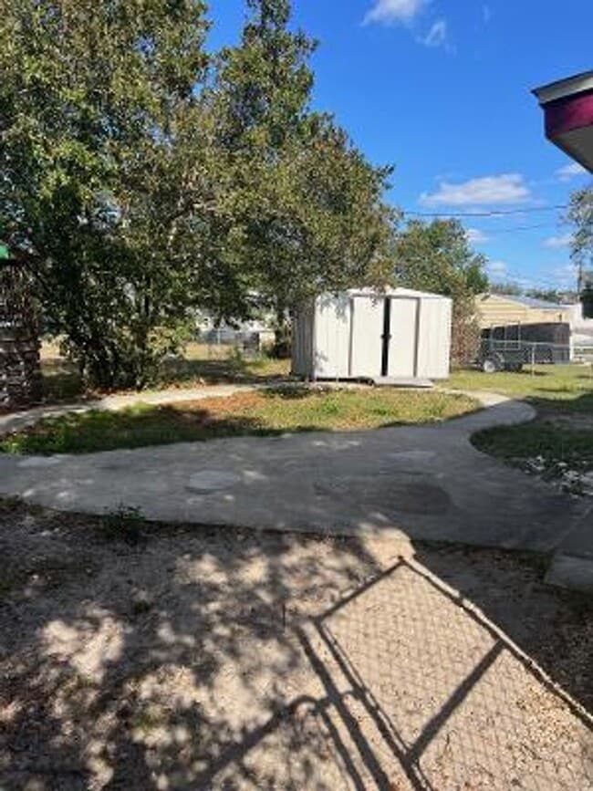 Building Photo - Cute Remodeled Deltona Beauty Call Sheila ...