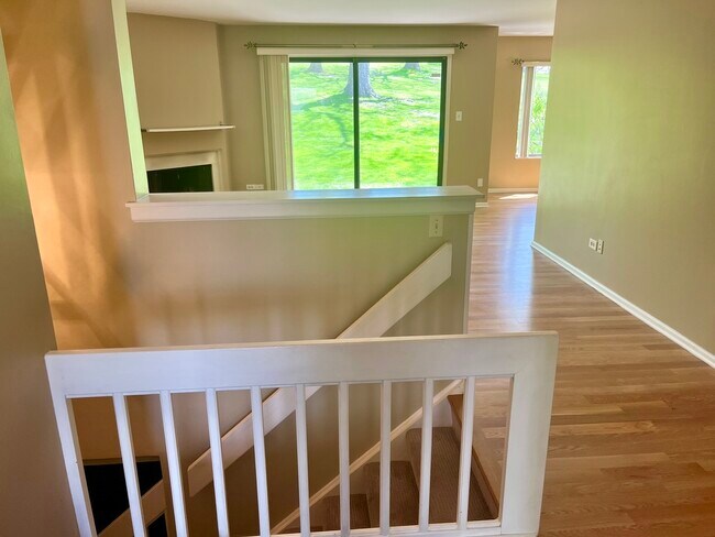 Building Photo - 275 Hickory Ln