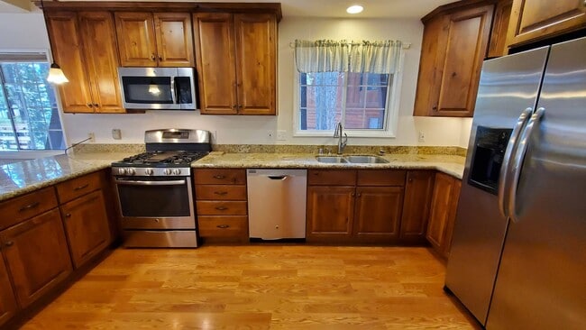 Building Photo - LONG-TERM RENTAL: Great Cedar Flat Home wi...