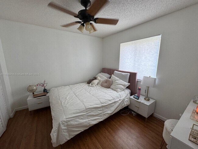 Building Photo - 1425 Mira Vista Cir