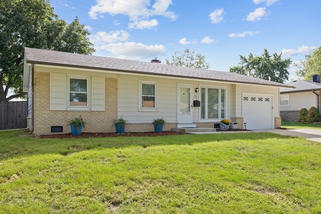 Building Photo - 1031 Maple Ln