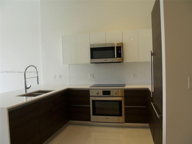 Building Photo - 301 Altara Ave