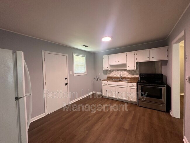 Building Photo - 1261 Thelbert Dr